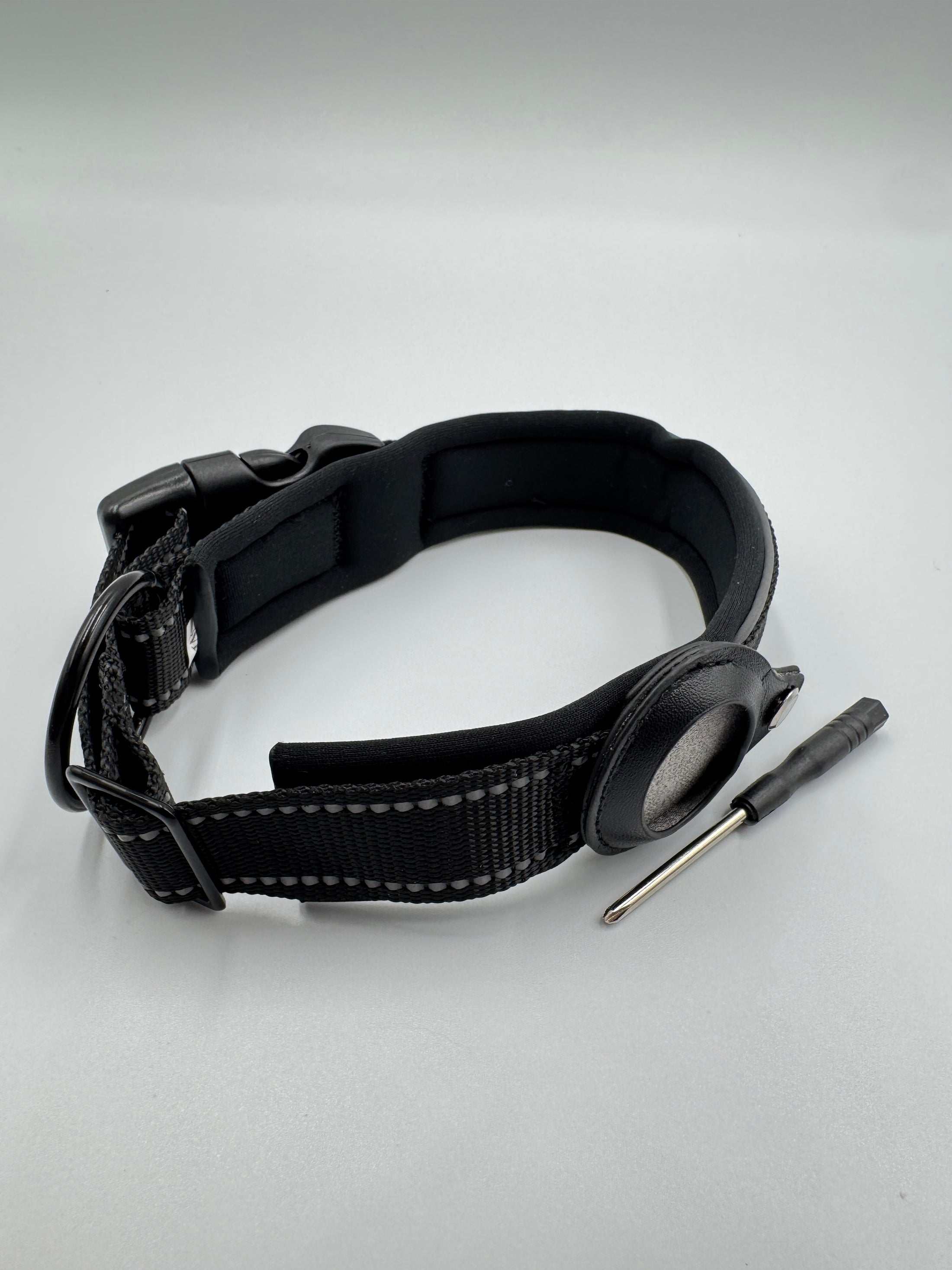 Hundehalsbånd i Nylon og Læder med AirTag Holder