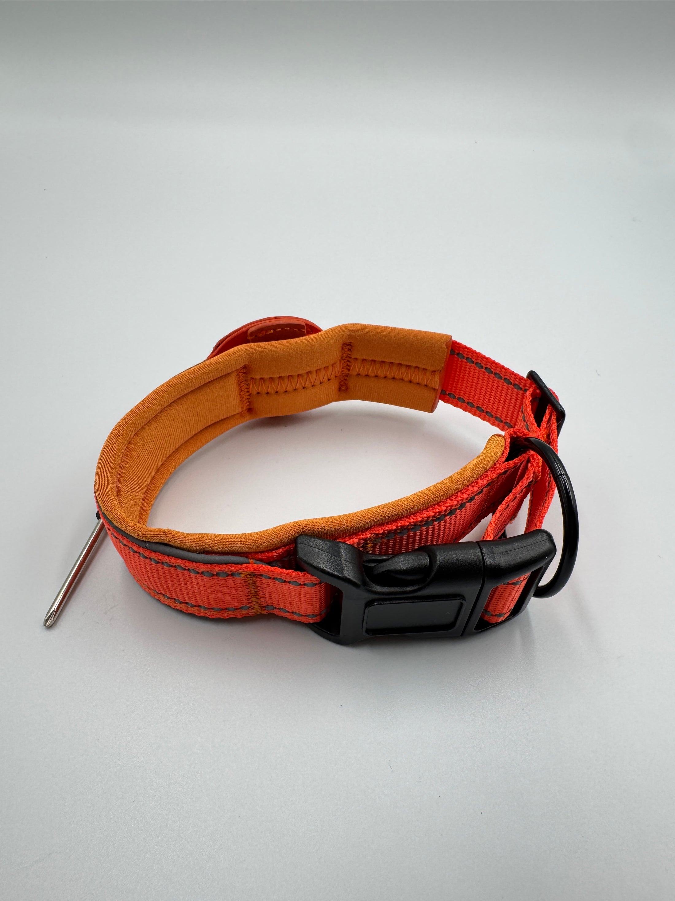 Hundehalsbånd i Nylon og Læder med AirTag Holder